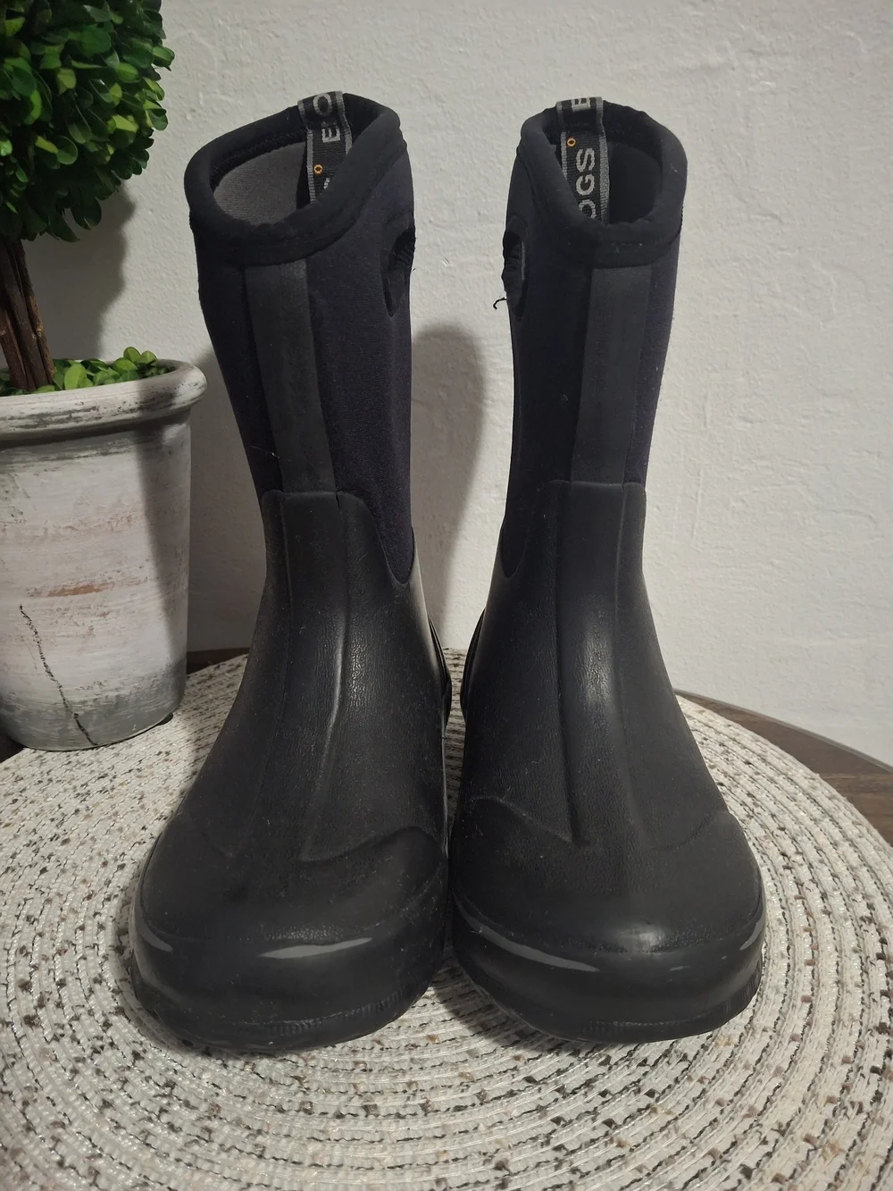 Bogs Classic Black Kids Rain & Snow Boots Size 2.